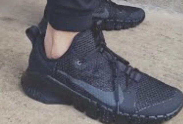 nike metcon triple black