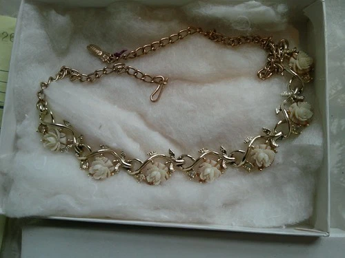 VINTAGE COSTUME JEWELRY - NICE NECKLACE