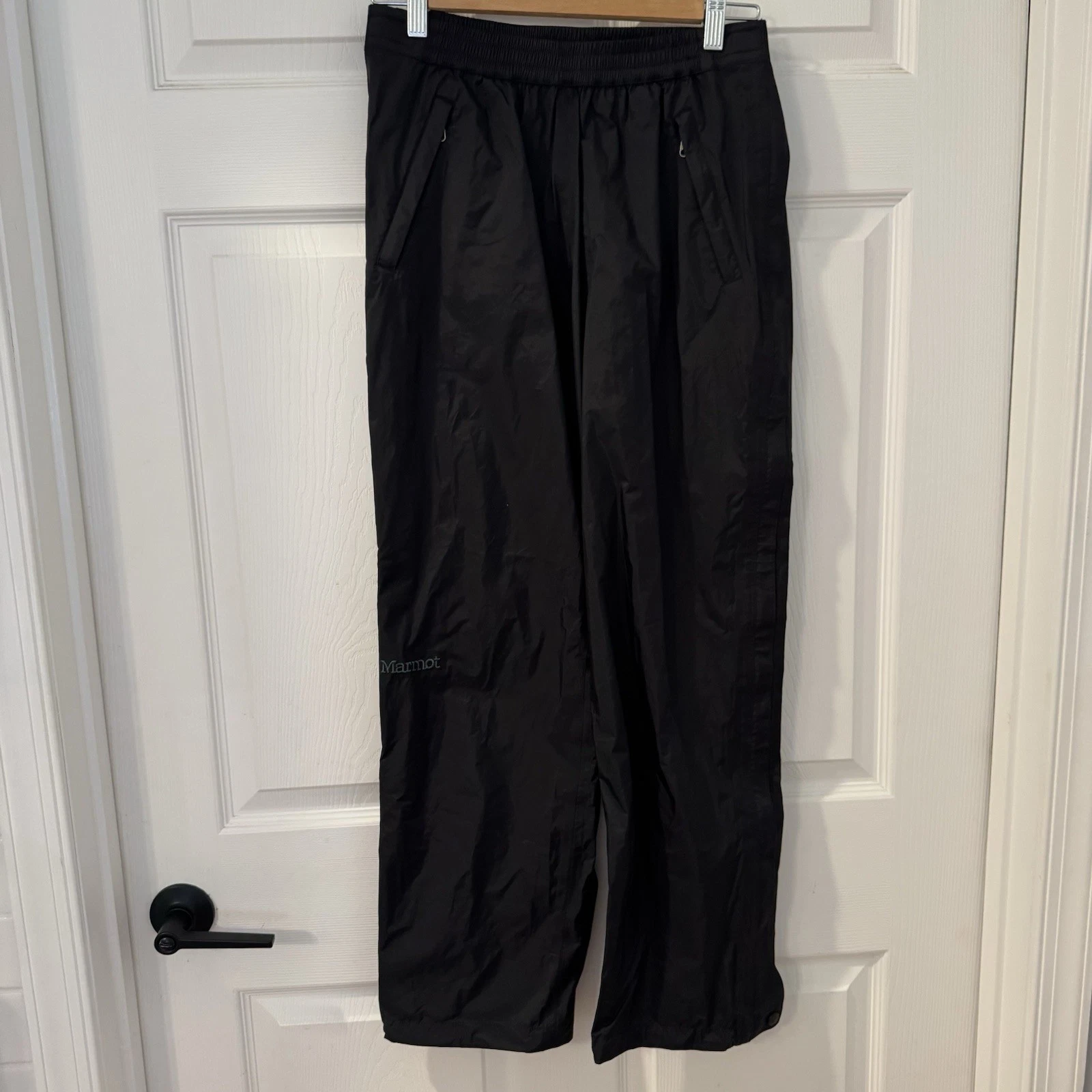 Marmot Pants Medium Short Black Outdoors Hiking Ski Nylon Side Zip Windbreaker
Opens in a new window