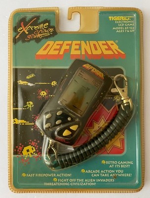 Vintage 1998 Tiger Electronics Defender Extreme Chain Games - New Sealed