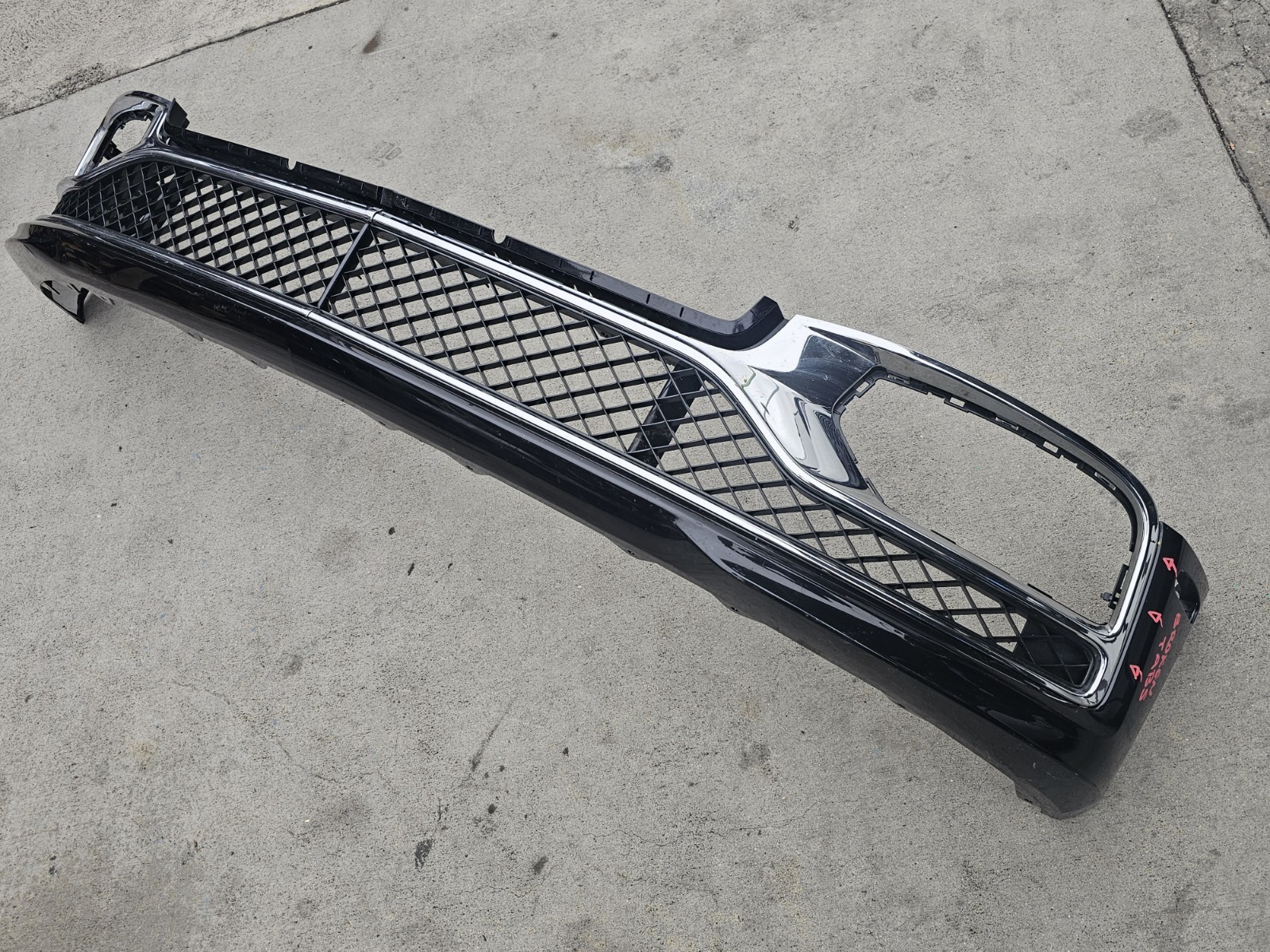 2020-2023 BENTLEY FLYING SPUR FRONT BUMPER W/LOWER GRILLS OEM USED (NO SHIPPING)