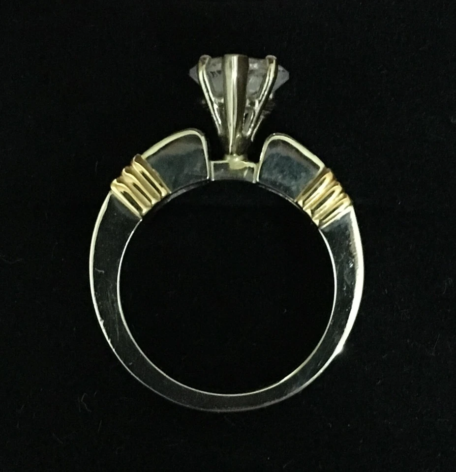 Subasta de anillos de diamantes únicos, hechos a medida, en forma de corazón creados en laboratorio Foto 3 de 4