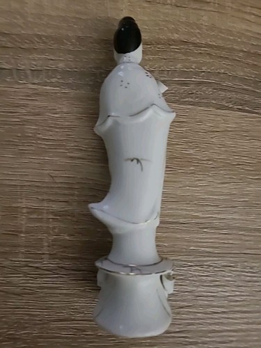 Vintage*Chinese Porcelain Figure Of Kuan Yin, Guanyin, Quan Yin* 6.25 In tall - Picture 8 of 14