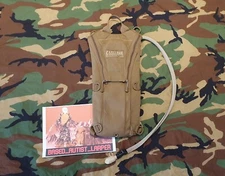 CamelBack water bladder carrier + bladder coyote brown