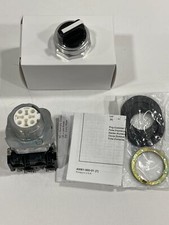 New-Allen Bradley 800TC-J91A  30mm Selector Switch   3-Position Non-Illuminated