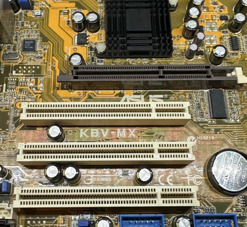 ASUS K8V-MX (VIA K8M800) w/IO Shield - Socket 754 - Afbeelding 2 van 3