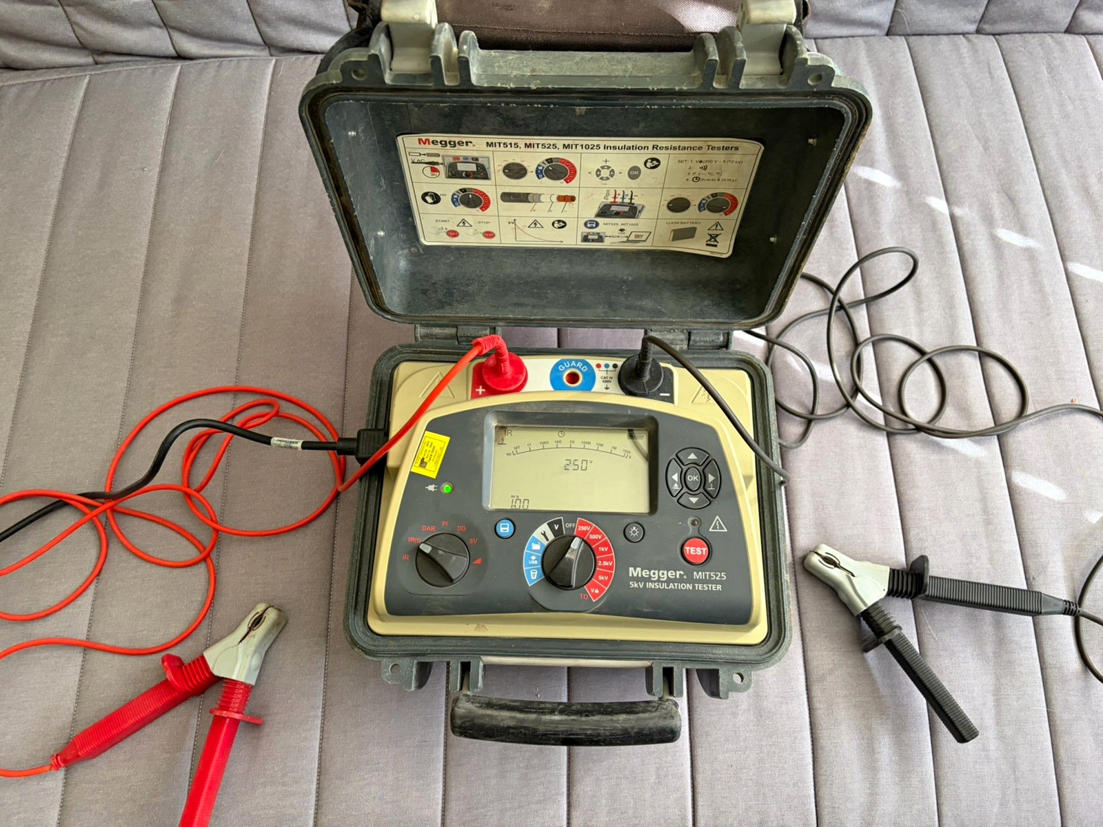 Megger MIT525 5kV Megohmmeter Insulation Tester 10 TΩ w/ Leads & Case
