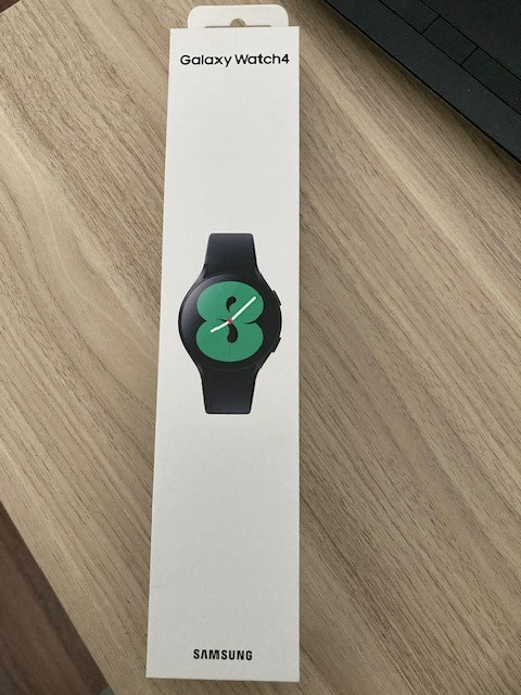 Samsung galaxy watch 4 40mm Black Strap S/M New in box