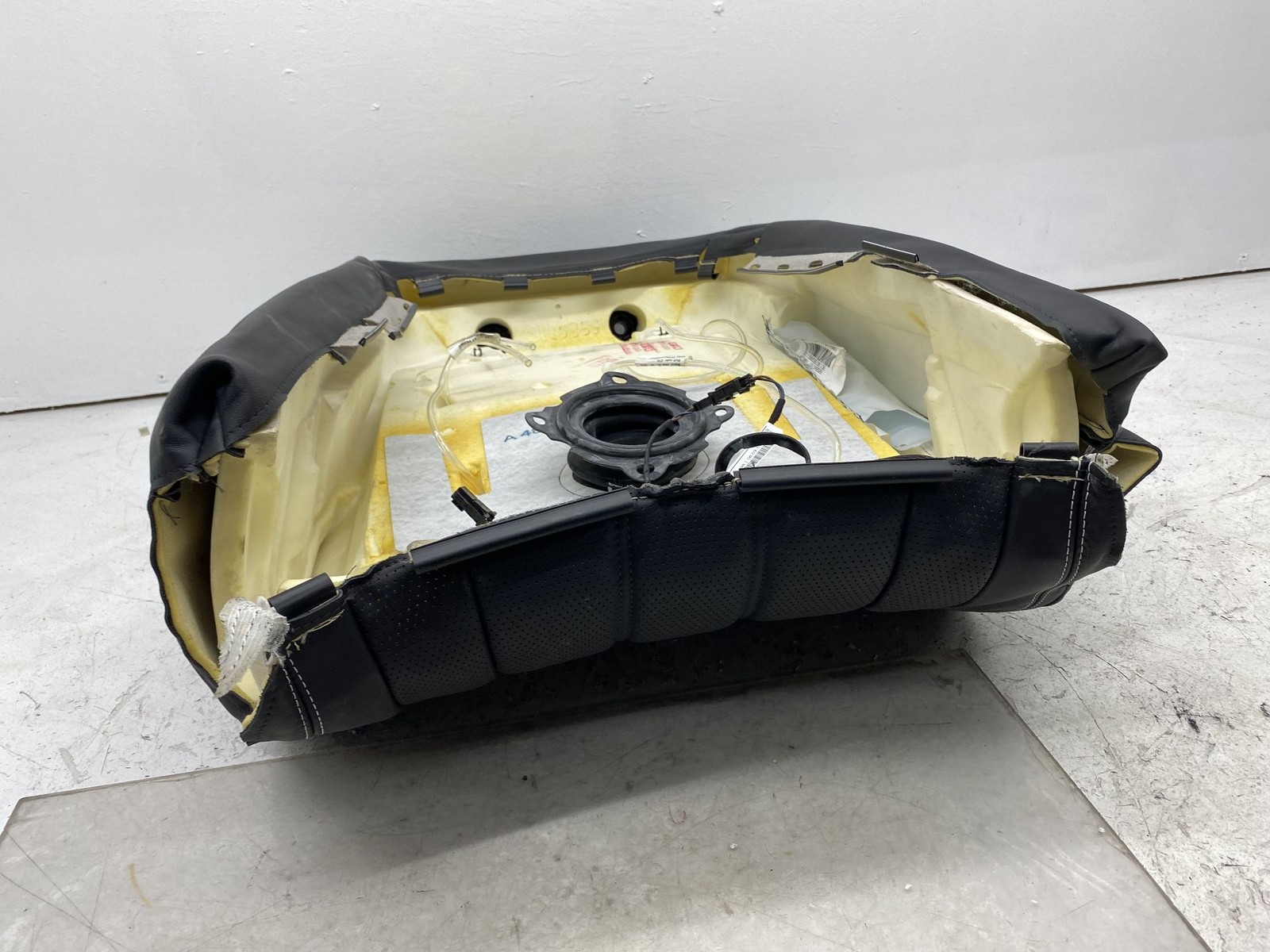 2013-2019 BENTLEY FLYING SPUR OEM FRONT RIGHT UPPER SEAT CUSHION BLACK LEATHER