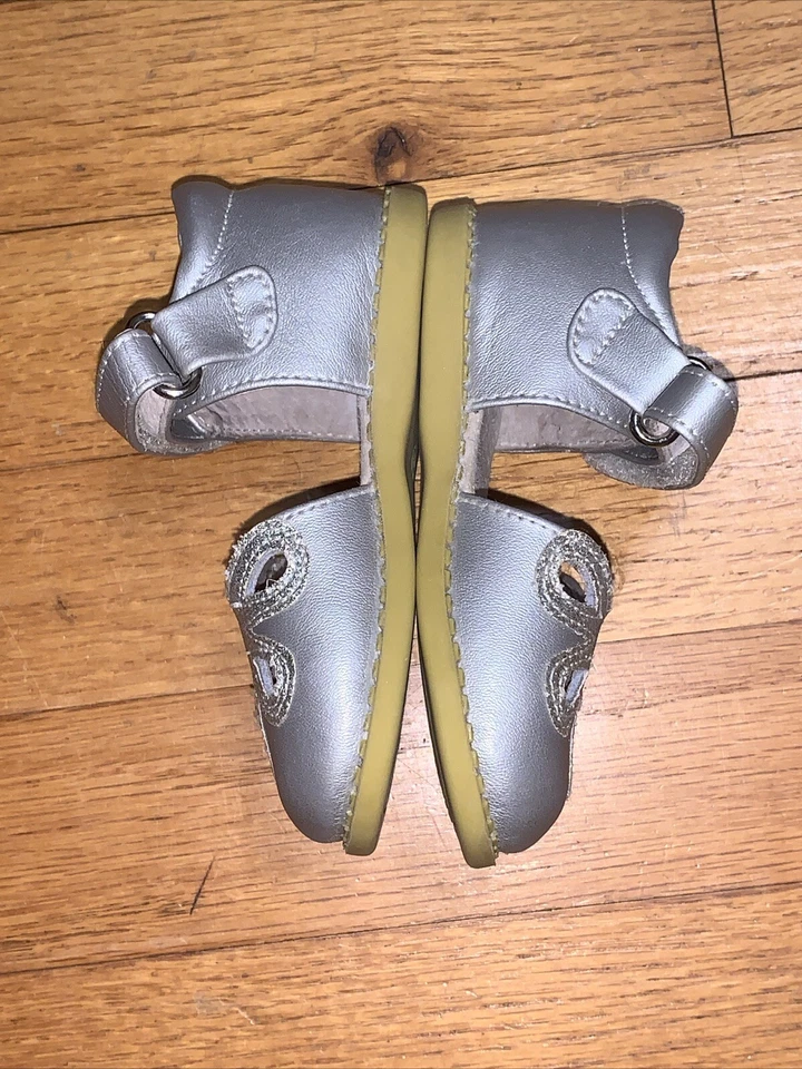 Туфли Livie & Luca с серебристыми блестящими лепестками размер 5 - Изображение 4 из 4