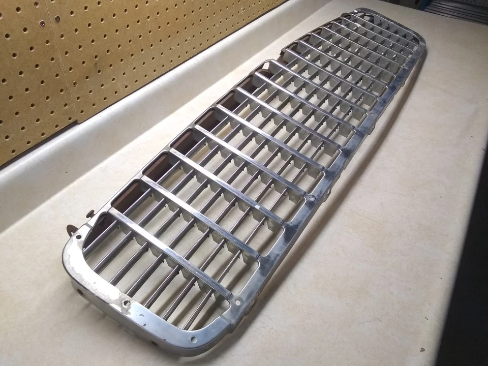 VTG Used OEM GM 1955 Chevrolet Bel Air Grill Assembly & Tie Bar, USA!! - Image 2 of 4