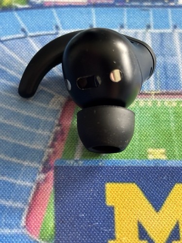 Beats Fit Pro A2577 Replacement Bluetooth Earbud Headphone Right Only Black - Picture 2 of 4