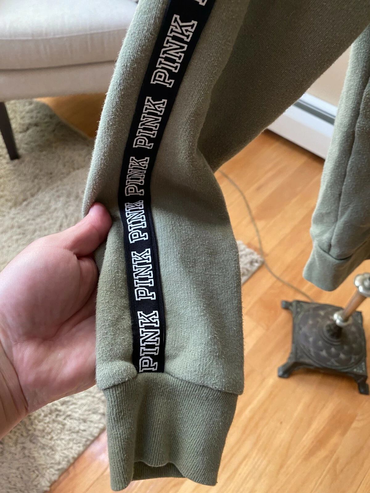 UNDERCOVER FELPA CON CAPPUCCIO VICTORIA'S SECRET ROSA VERDE OLIVA FULL ZIP LOGO BRACCIO A RIGHE