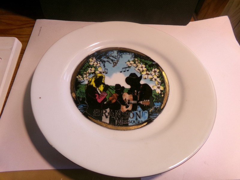 Vintage Country Music Capital "BRANSON, MISSOURI" 7.5” Diameter Souvenir Plate