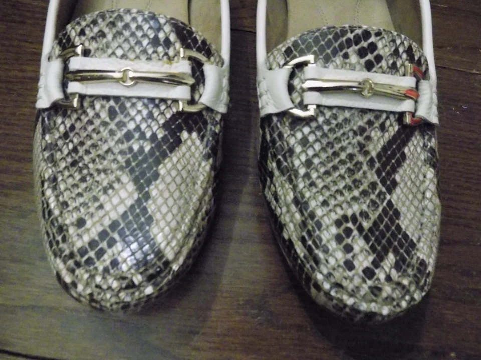 Mocasines Drive Along elegantes beige marrón serpiente marfil recorte caballo broca 11 Foto 3 de 4