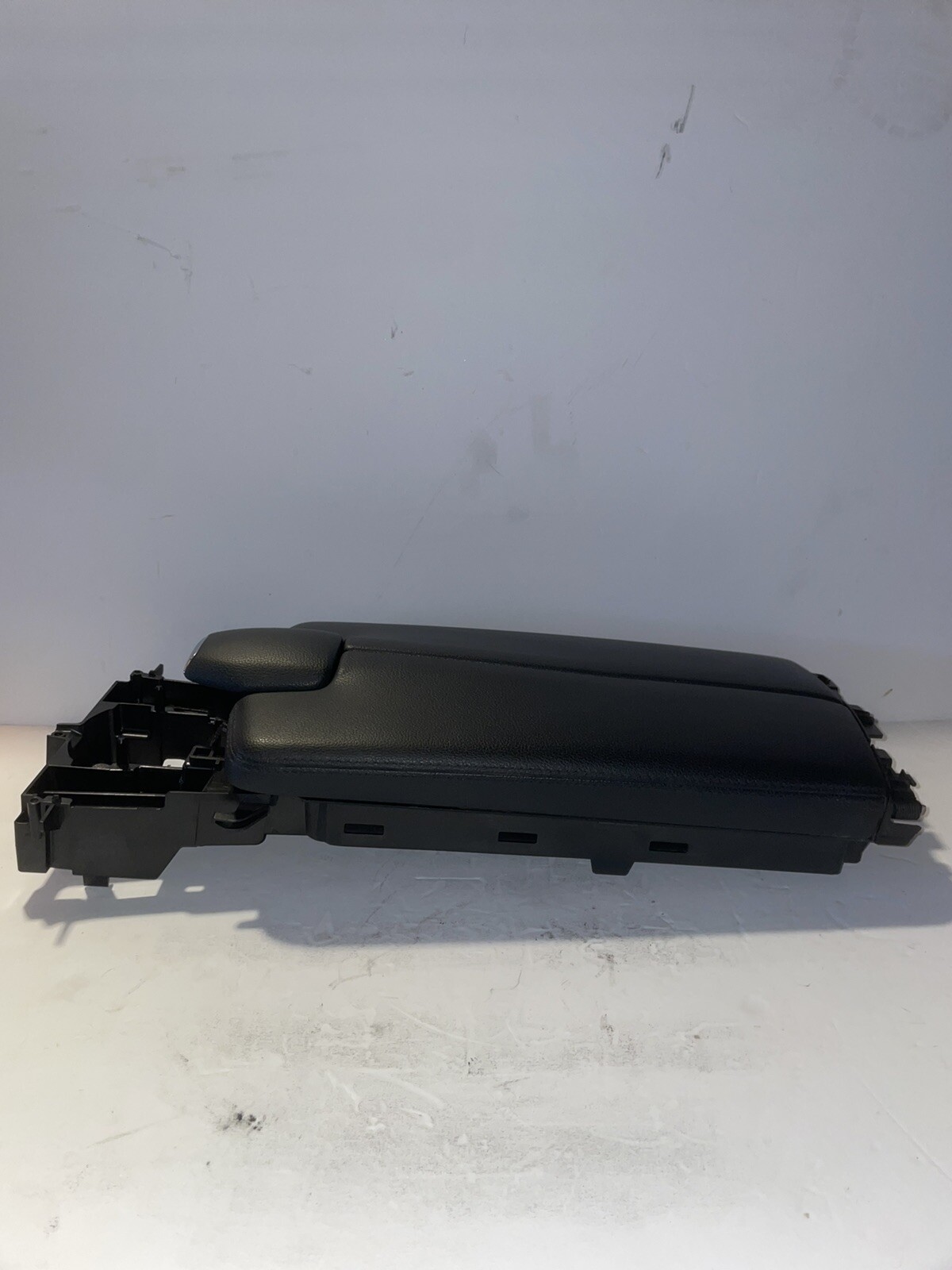 10-16 Mercedes W212 E350 E400 Center Console Arm Rest Armrest Cover Assembly OEM