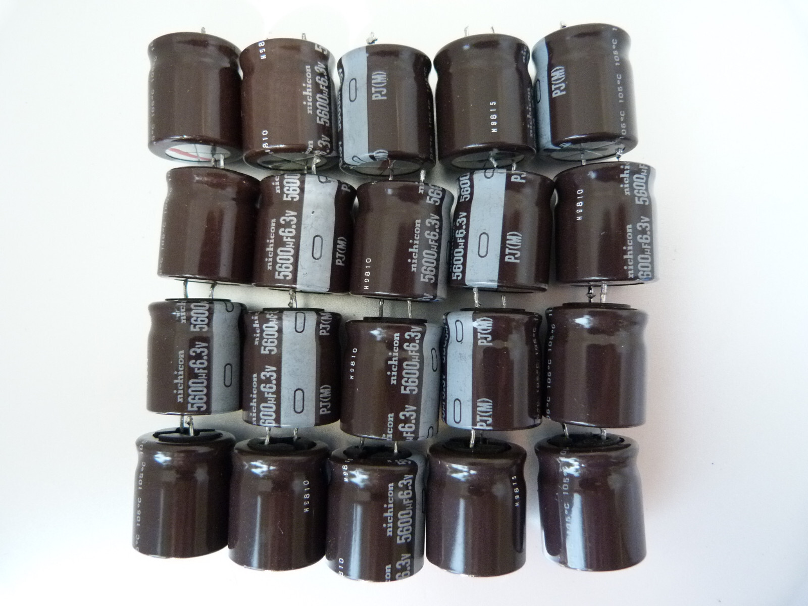 4x Condensatore Nichicon 470uF 35v 105C 10x20mm. Radiale. Venditore - Foto 5