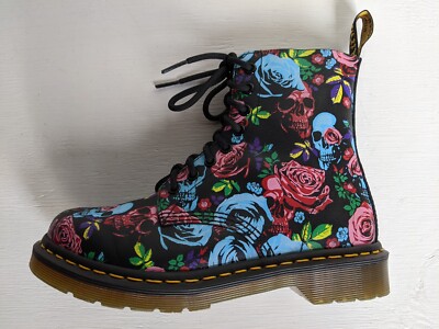 DOC DR MARTENS BLACK SKULLS ROSES LEATHER BOOTS RARE SIZE 5UK