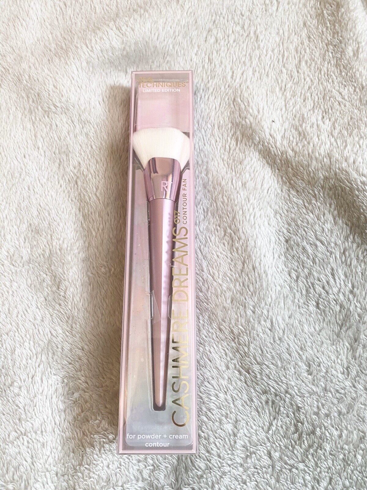 Real Techniques Cashmere Dreams Limited Edition 017 Contour Fan Brush New In Box
