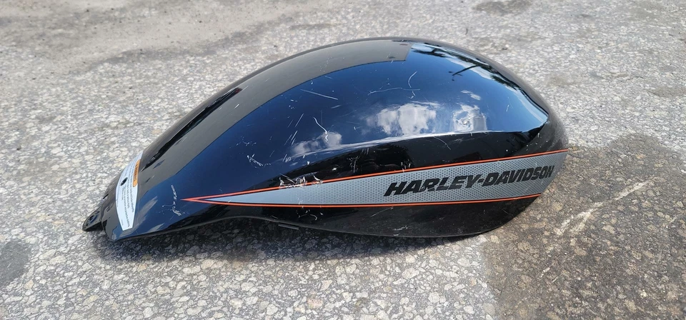 Harley Davidson OEM 2012-2017 V-Rod Night Rod Rear Fender(SPECIAL) HAS SCRATCHES Foto 4 de 4