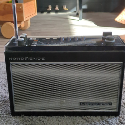 Nordmende Globetrotter AM/FM Radio UKW-Band AFC Kopfhöreranschluss Schwarz/Silb 