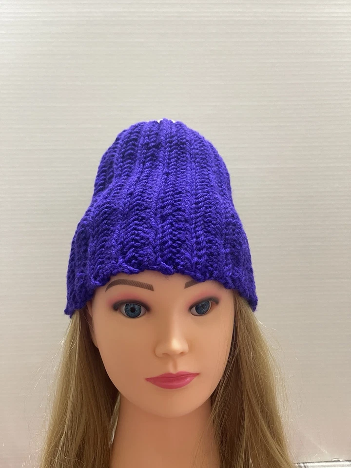 Chapéu de inverno feminino acrílico feito à mão roxo com parte superior branca malha de cabo chapéu de lã - Imagem 2 de 4
