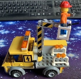 Lego City 3179 Repair Truck with Lift Figure and BA 100% Complete