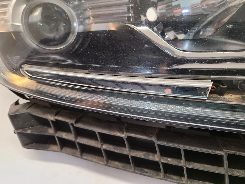 2017 2018 2019 2020 2021 2022 HONDA CR-V Passenger Right Headlight Halogen - Image 2 of 4