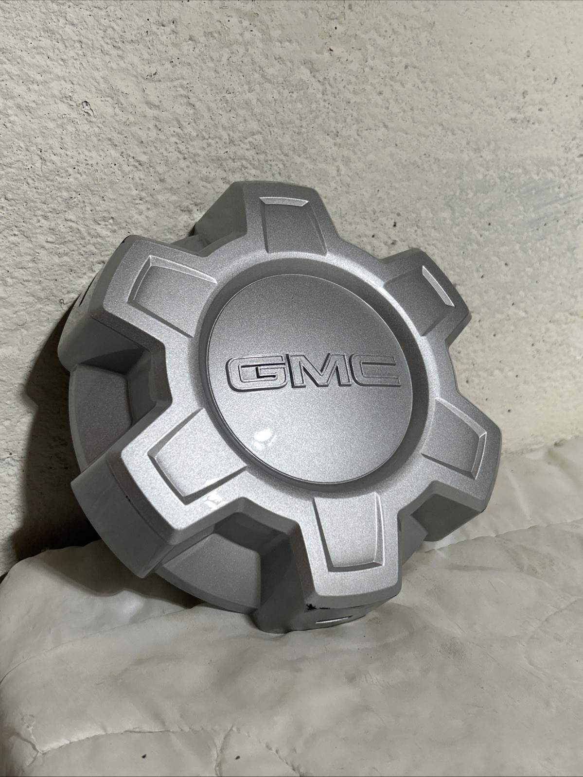 2018-2026 GMC Sierra Truck 6 Lug Silver Wheel Center Hub Cap 84173372