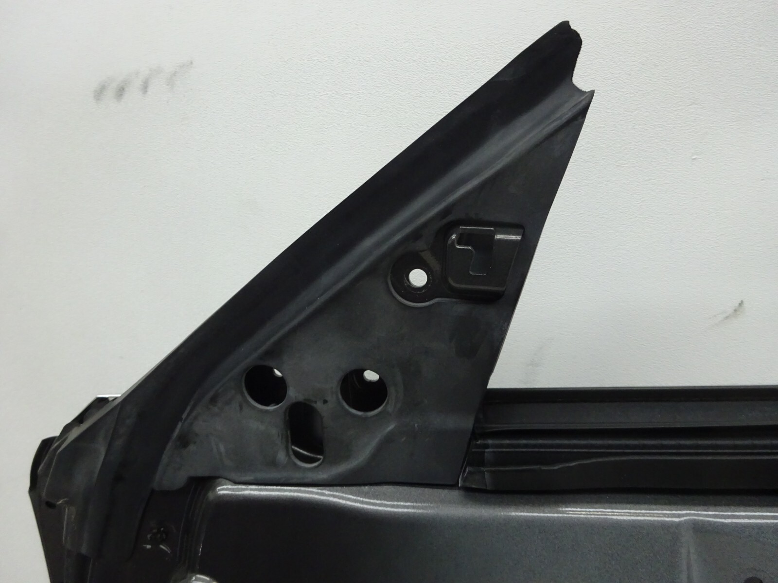 2014-2019 Maserati Ghibli Front Right Passenger Door Shell Gray OEM DE240212