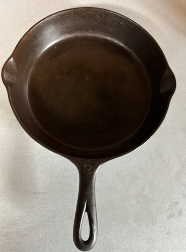 Vintage GRISWOLD #8 Cast Iron Skillet Large Block Logo Clean