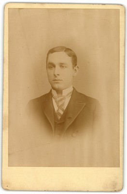 Cabinet Card Circa 1890s W.E. Sparrow Handsome Man In Suit Phoenix NY