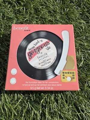 Benefit Some Kind A Gorgeous Lite Foundation Faker mit Schwamm irgendwie leicht 