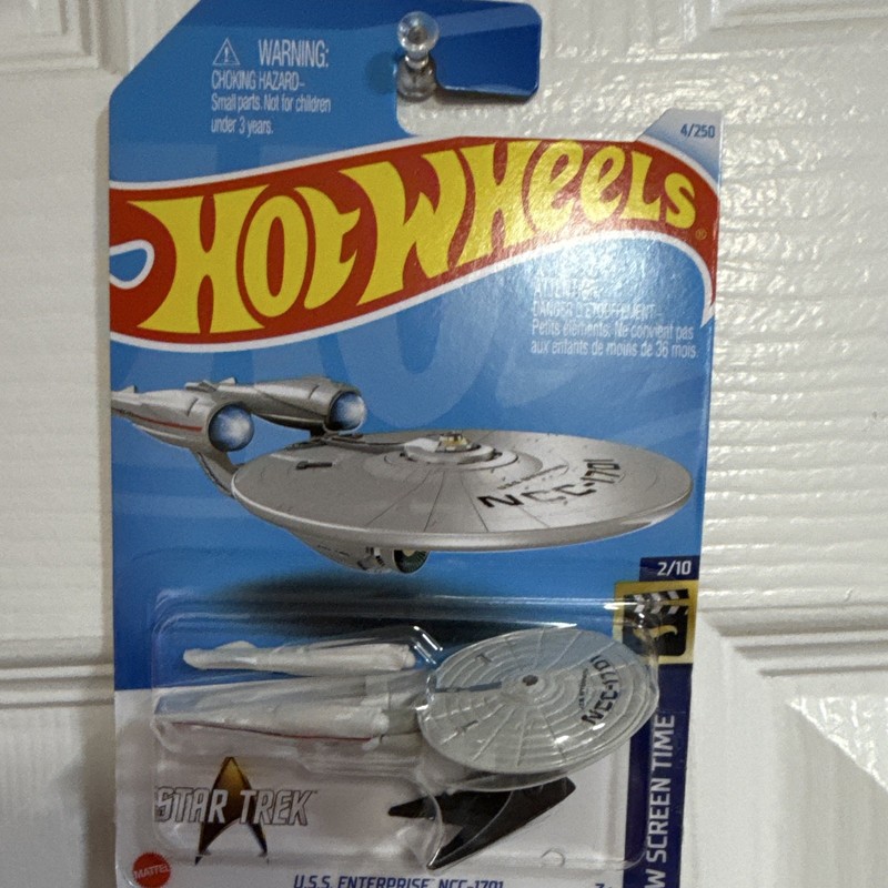 Hot Wheels Star Trek U.S.S. Enterprise NCC-1701 Die-Cast Space Ship Carded