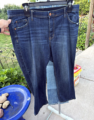 EVRI Women s Capri Jeans Blue Dark Wash Denim 5-Pocket Button Plus 20W
