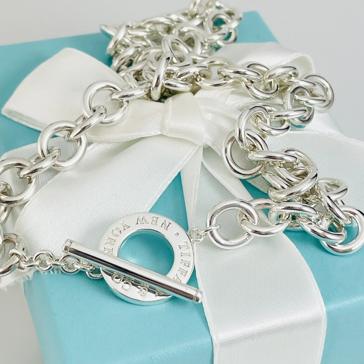 Tiffany toggle clasp best sale necklace