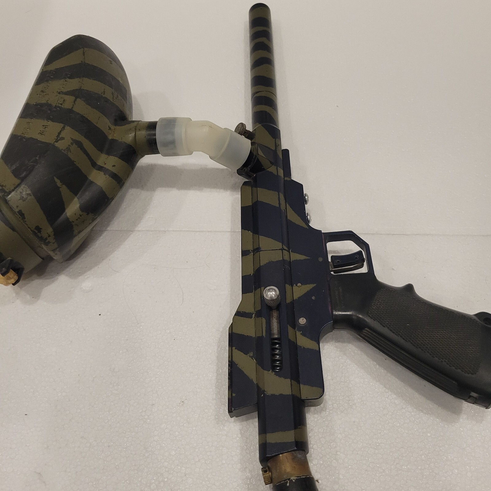 Icon Z1 Paintball Marker With Hopper, Squeegee, Mask, and Extra Bolt