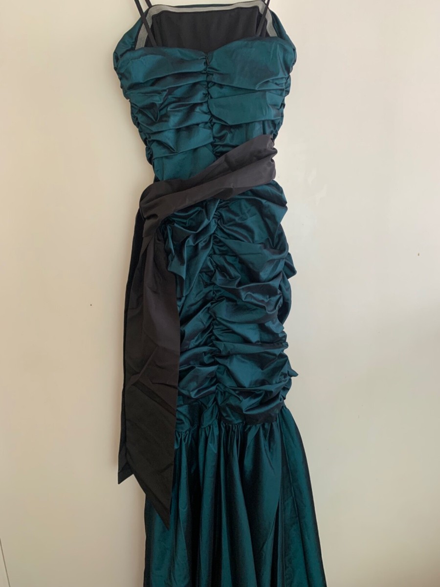A new stunning vintage Cache ballgown/prom dress in a lovely teal