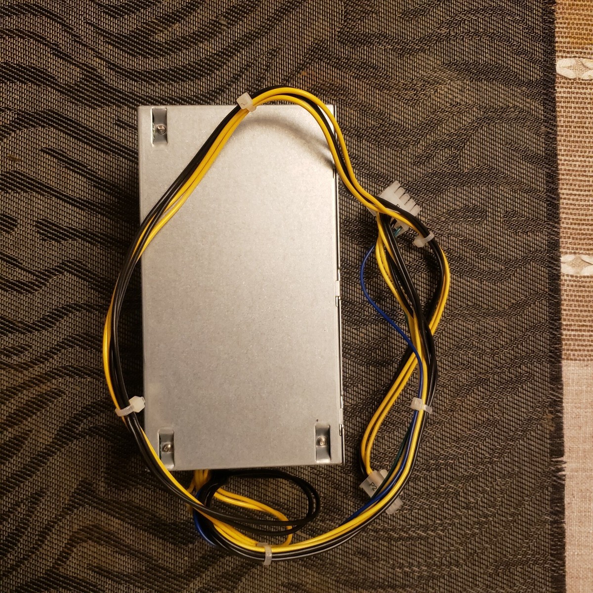 Lenovo ThinkCentre M710s + 付属品 Genuine Lenovo ThinkCentre M710s 210Watt Power Supply PN: 00PC746
