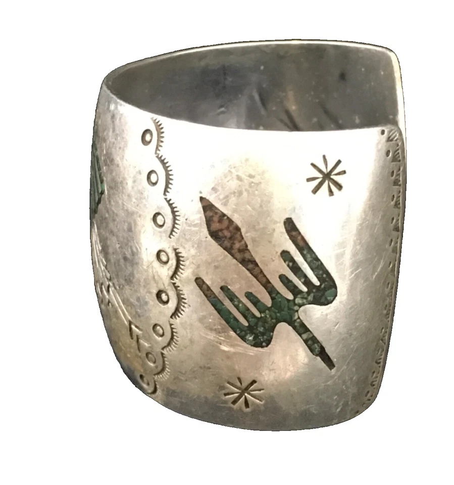 Brazalete Navajo años 70 con incrustaciones de ley turquesa estampado Foto 2 de 4