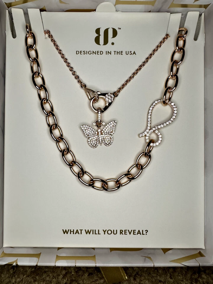 BP Luxe Layer 2025 NK54302 Ella vuela con brillo donde quiera que vaya MARIPOSA