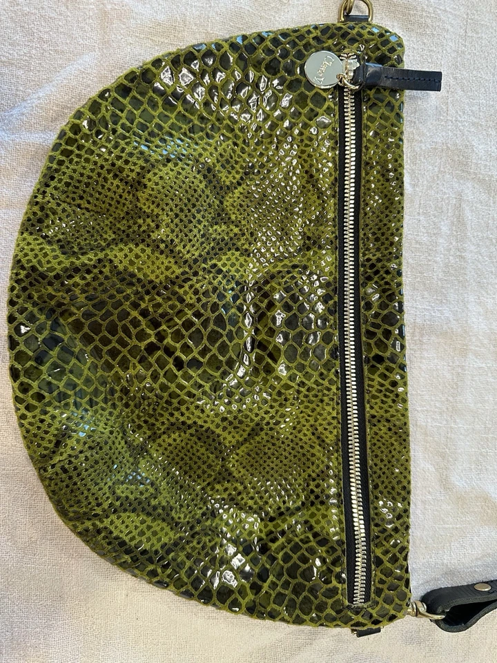Clare V. Grande Fanny - Pele de cobra verde em relevo - Imagem 3 de 4