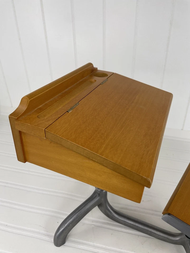 PLEASANT COMPANY Muñeca American Girl Molly Madera Escuela Escritorio y Silla Retirada Foto 3 de 4