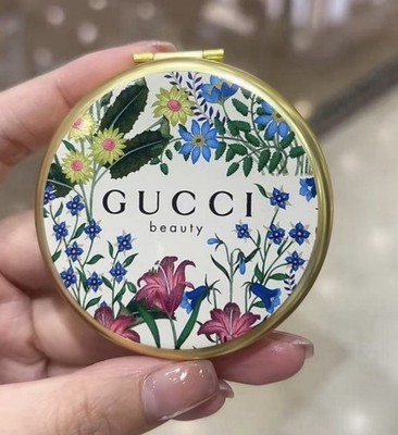 Gucci Floral Compact Mirror in Gold and Pink Gucci Beaute Floral Gold Compact Dual Sided Folding Mirror  main image 3