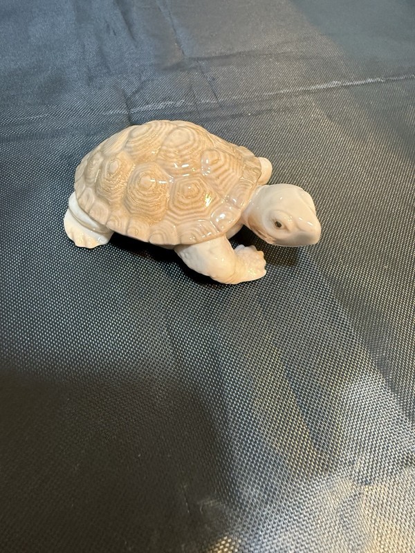 Lladro Lucky Tortoise Porcelain Figurine Retired  Pre-Owned