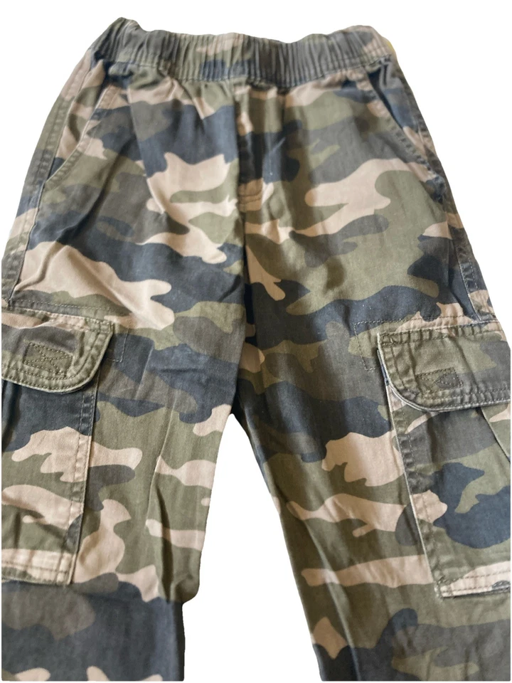 Children’s Place Elastic Waisted Adjustable Straps Camo Cargo Pants Kids Size 8 - Image 2 of 4