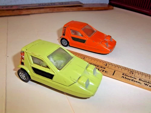 2 Vintage Corgi Toys WHIZZWHEELS Bond Bug 700 Green & Orange Diecast Car Britan