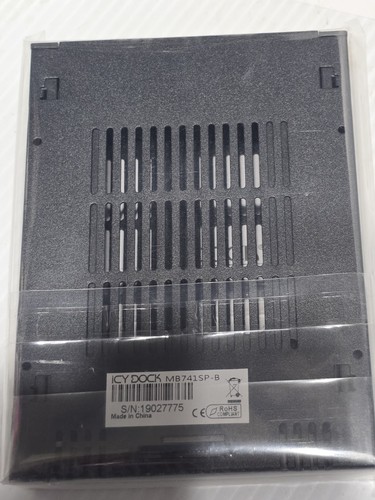 4 Pieces - Icy Dock MB741SP-B (3) ExpressCage & MB795SP-B (1) SATA SAS Enclosure - Picture 4 of 15