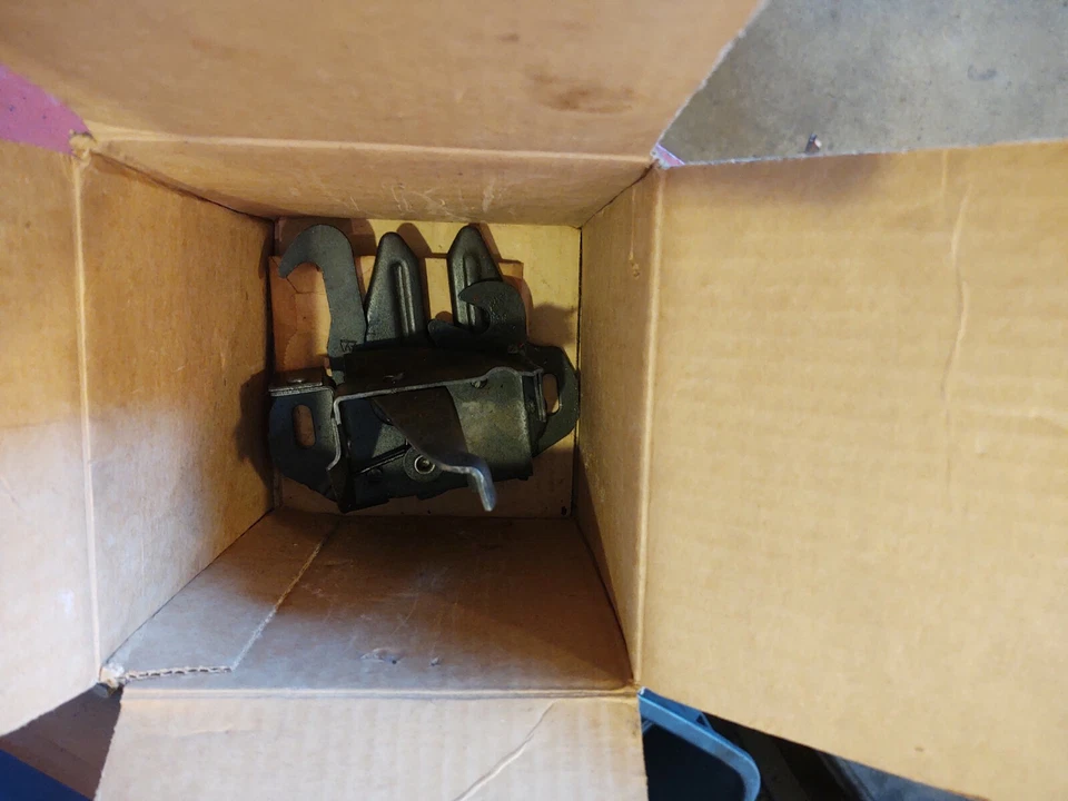 NUEVO DE STOCK FOMOCO MERCURY COMET CYCLONE GT CAPÓ CIERRE GUARDABARROS TAPA 71 72 73 74 75 76 77 Foto 3 de 4