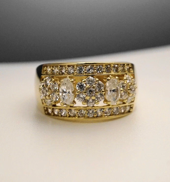 14k yellow gold Cubic Zirconia Ring Band size 8 - Image 4 of 4